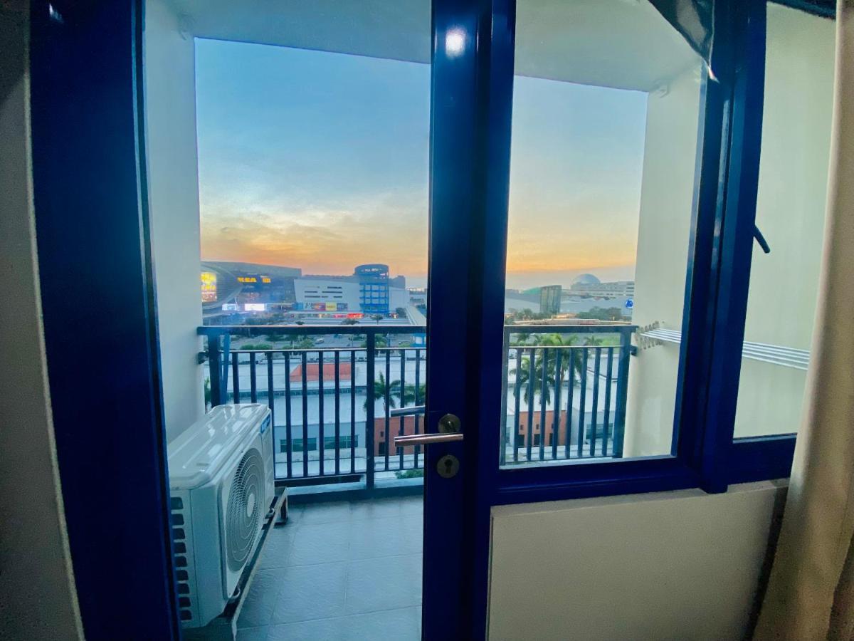 Madison'S Place At Sea Moa Manila Exteriör bild