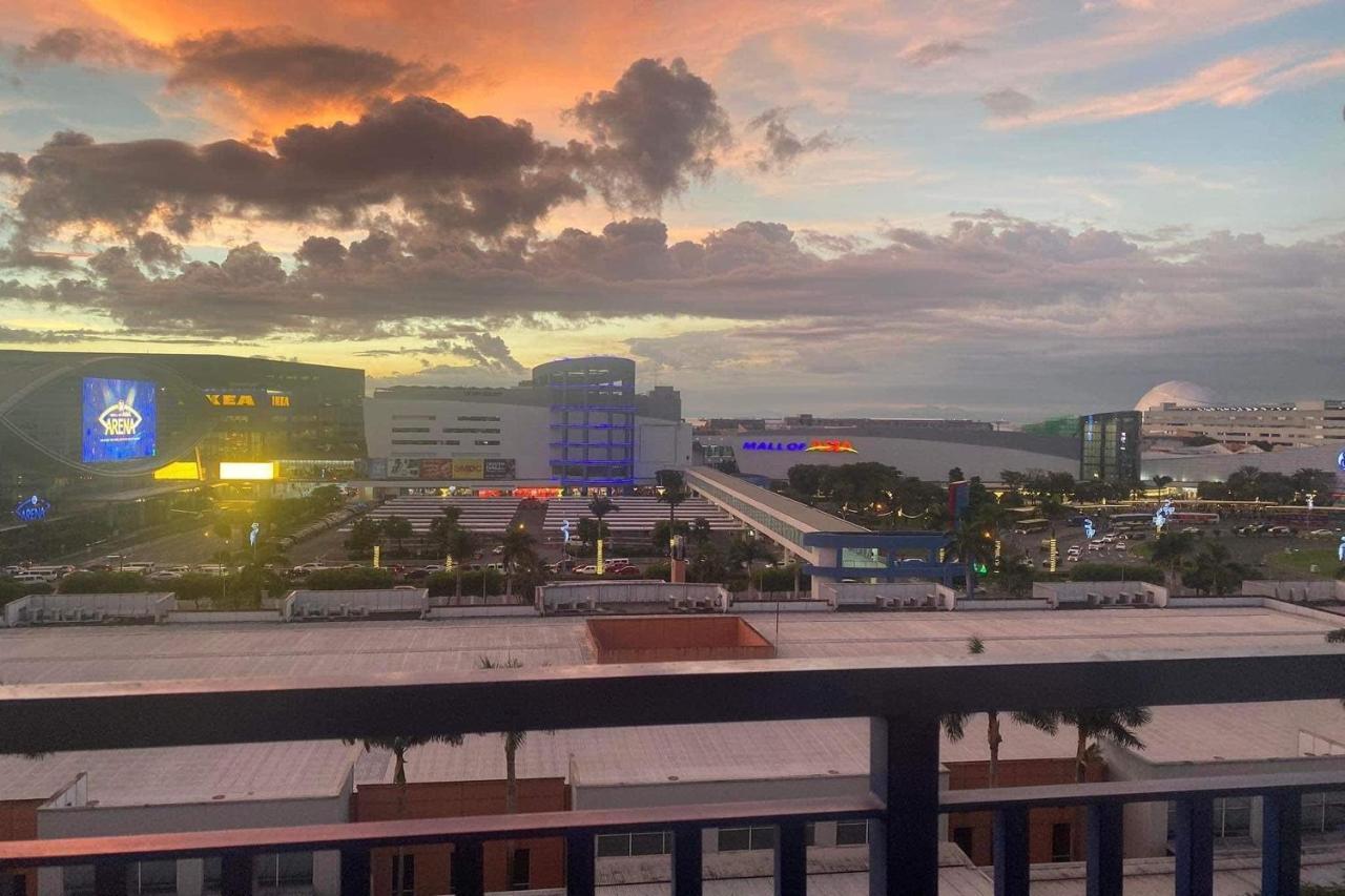 Madison'S Place At Sea Moa Manila Exteriör bild